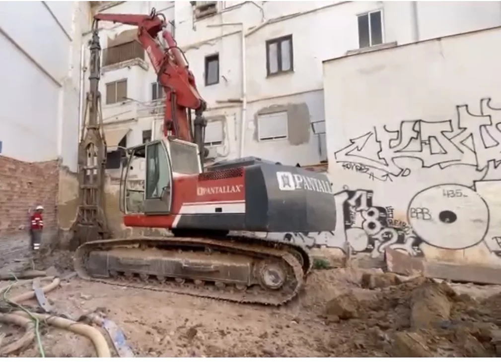 Equipo PANTALLAX ejecutando el muro pantalla de 35 cm del Hotel Olympia en Ruzafa, Valencia.