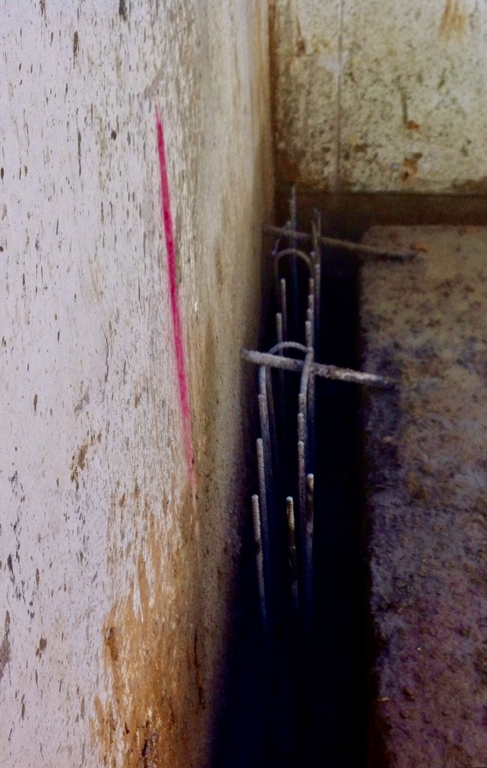 Armadura de muro pantalla de 26 cm en la obra de vivienda existente.